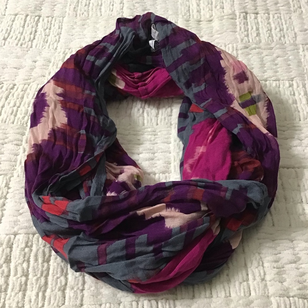 NWOT American Eagle infinity scarf